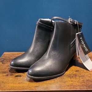 Vionic Black Ankle Boots with Sleek Design
